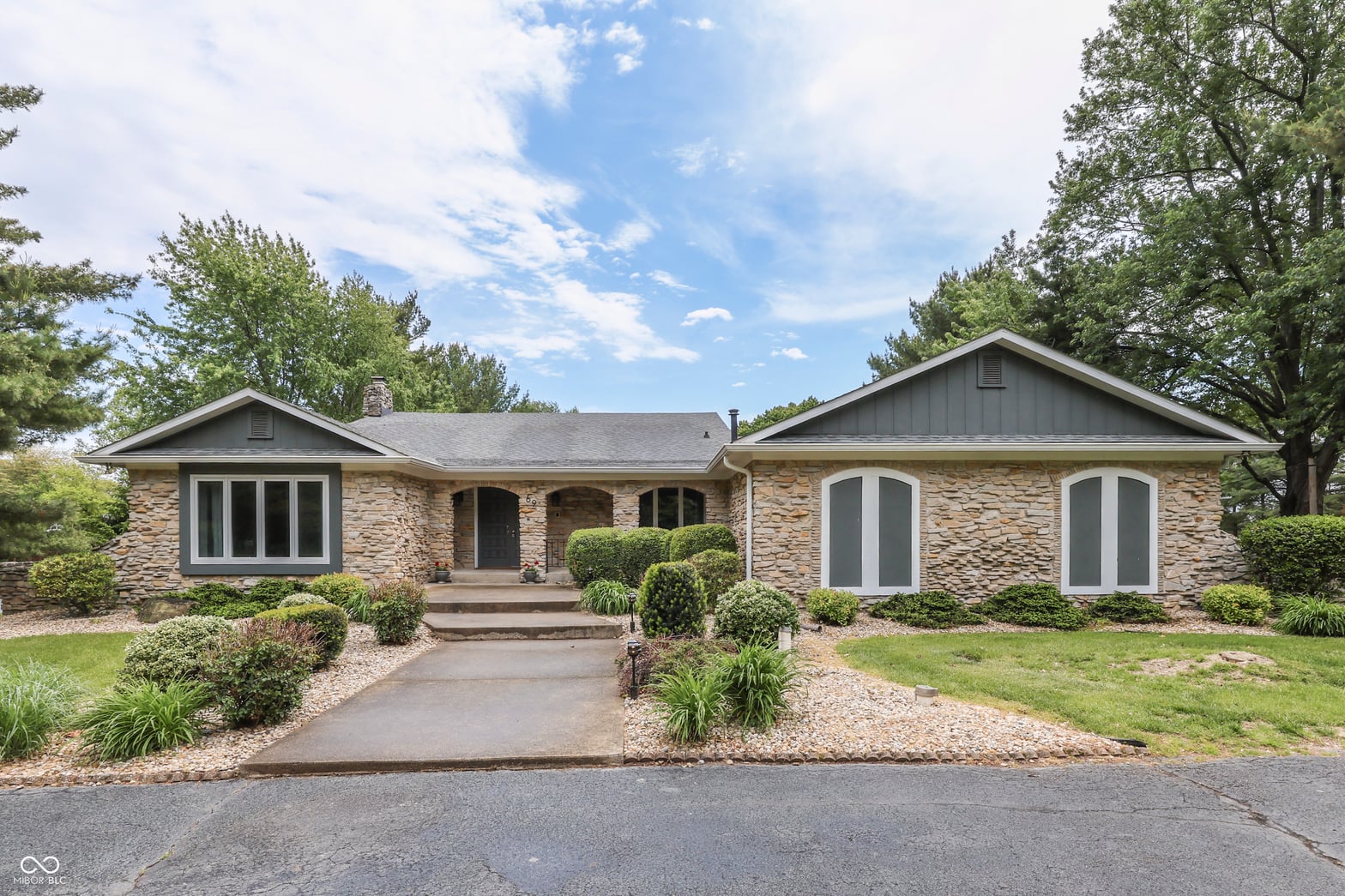 Photo of 69 E Maple Drive, Franklin, IN