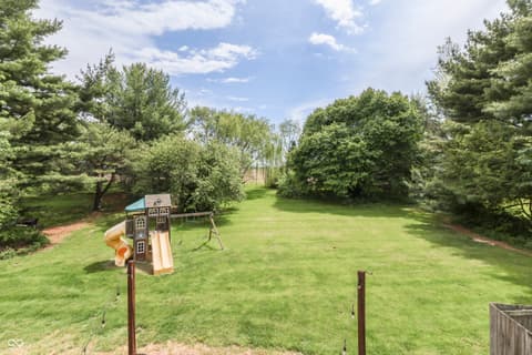 Photo of 69 E Maple Drive, Franklin, IN