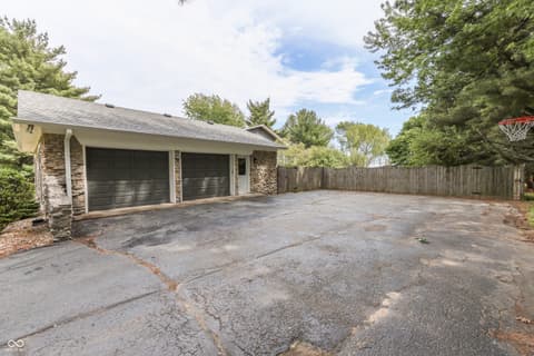 Photo of 69 E Maple Drive, Franklin, IN
