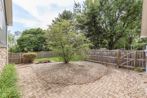 Photo of 69 E Maple Drive, Franklin, IN