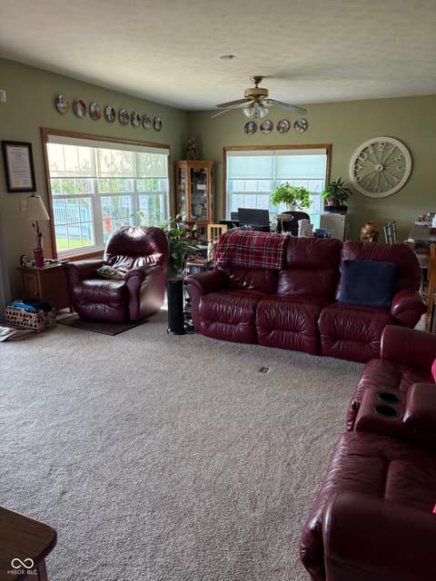 Living room at 5584 Sandy Creek Drive N, Seymour, IN