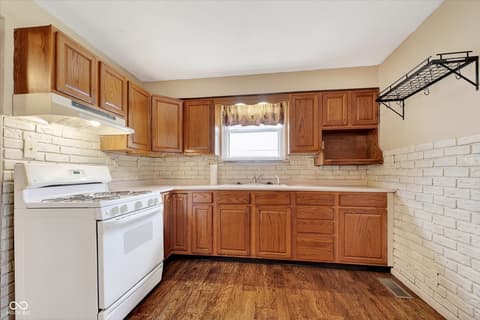 Photo of 1050 W McClurg Street, Frankfort, IN