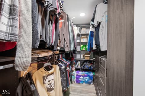 Walk In Closets — 160 W Union Road, Monrovia, IN