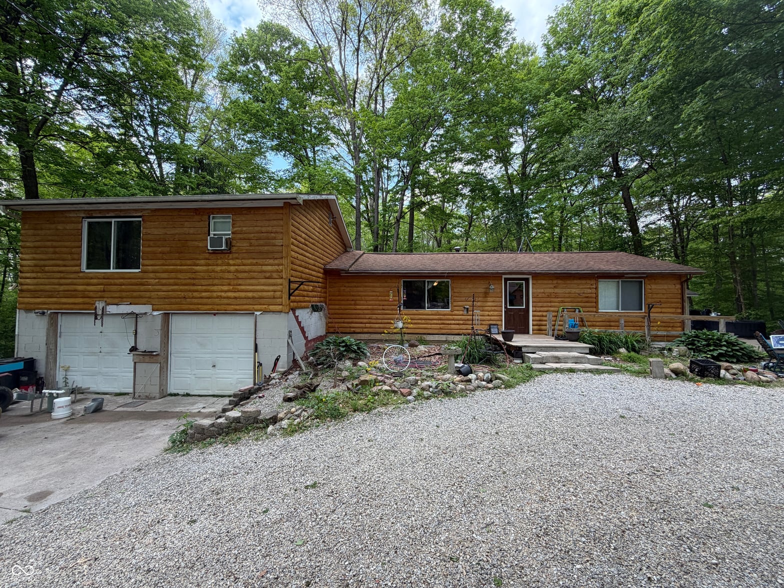 Front exterior at 1522 N Cayuse Trail, Greensburg, IN