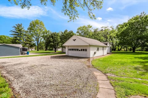 Photo of 95 N High School Road, Indianapolis, IN