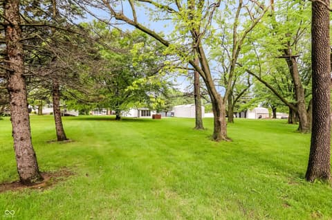 Photo of 95 N High School Road, Indianapolis, IN