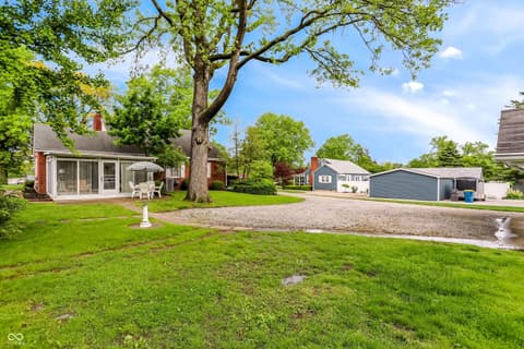 Photo of 95 N High School Road, Indianapolis, IN