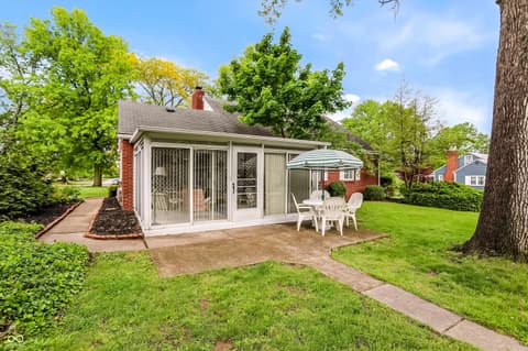 Photo of 95 N High School Road, Indianapolis, IN