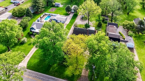 Photo of 95 N High School Road, Indianapolis, IN