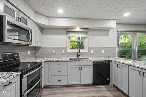 Photo of 610 Timber Mill Lane, Indianapolis, IN