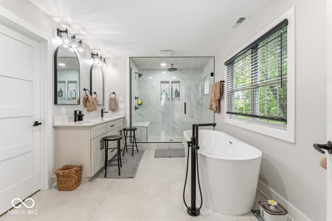Primary bathroom at 939 Elmwood Circle, Noblesville, IN