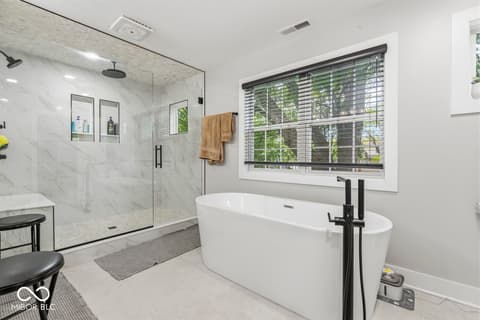 Primary bathroom at 939 Elmwood Circle, Noblesville, IN