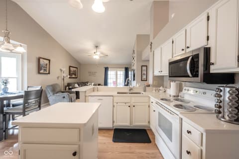 Photo of 7715 Heather Lane, Fishers, IN