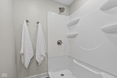 Photo of 646 Karen Drive, Zionsville, IN