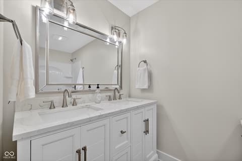 Photo of 646 Karen Drive, Zionsville, IN