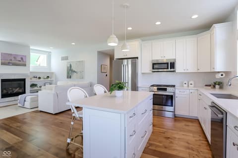 Photo of 10472 Lower Garden Way, Zionsville, IN