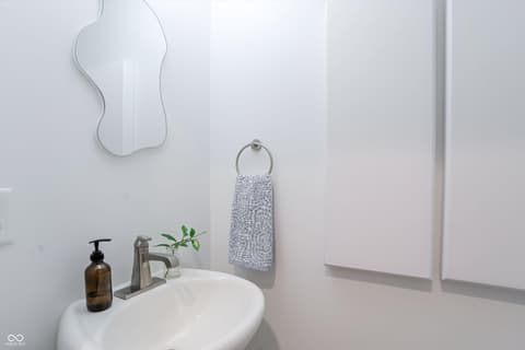 Photo of 10472 Lower Garden Way, Zionsville, IN