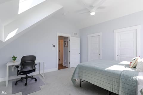 Photo of 10472 Lower Garden Way, Zionsville, IN