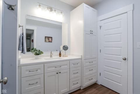 Photo of 10472 Lower Garden Way, Zionsville, IN