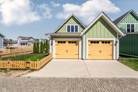 Photo of 10472 Lower Garden Way, Zionsville, IN