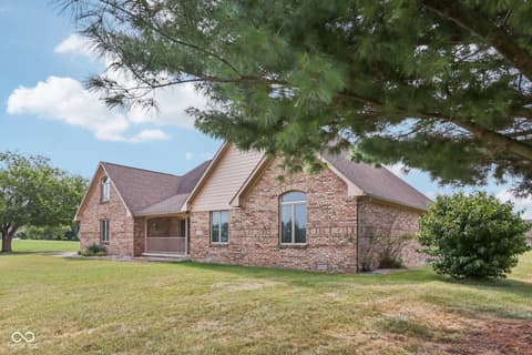 Front exterior at 2002 Kerri Lynn Lane, Kokomo, IN
