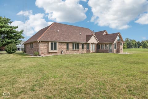 Front exterior at 2002 Kerri Lynn Lane, Kokomo, IN