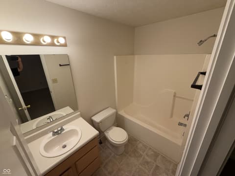 Primary bathroom at 1117 Harvest Ridge Circle, Franklin, IN