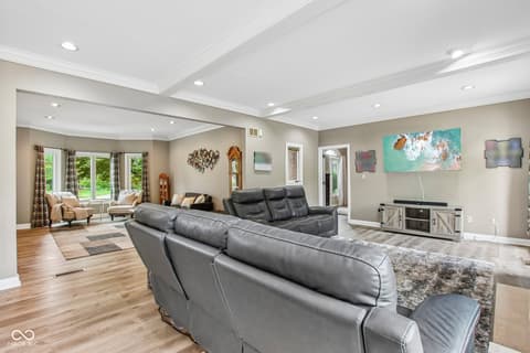Photo of 152 Derbyshire Drive, Indianapolis, IN