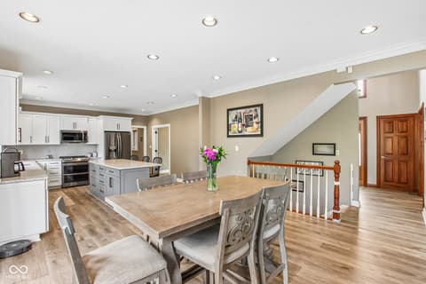 Photo of 152 Derbyshire Drive, Indianapolis, IN