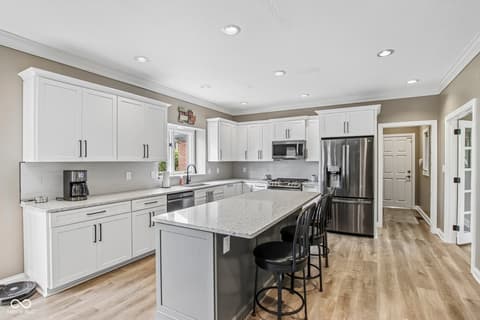 Photo of 152 Derbyshire Drive, Indianapolis, IN