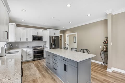 Photo of 152 Derbyshire Drive, Indianapolis, IN