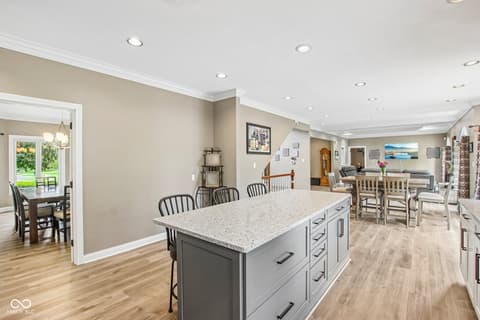 Photo of 152 Derbyshire Drive, Indianapolis, IN