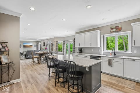 Photo of 152 Derbyshire Drive, Indianapolis, IN