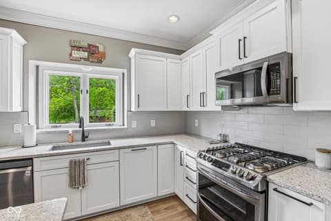 Photo of 152 Derbyshire Drive, Indianapolis, IN
