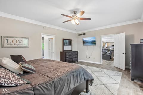 Photo of 152 Derbyshire Drive, Indianapolis, IN