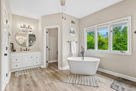 Photo of 152 Derbyshire Drive, Indianapolis, IN