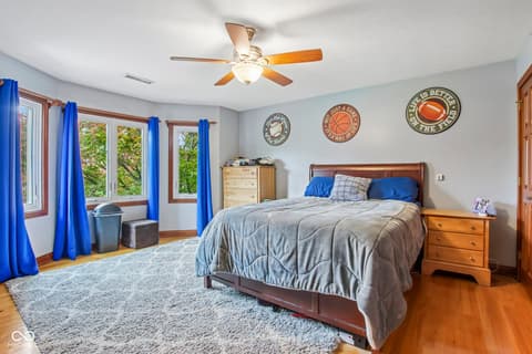 Photo of 152 Derbyshire Drive, Indianapolis, IN