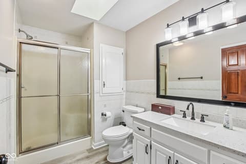 Photo of 152 Derbyshire Drive, Indianapolis, IN