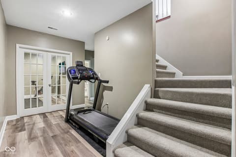 Photo of 152 Derbyshire Drive, Indianapolis, IN