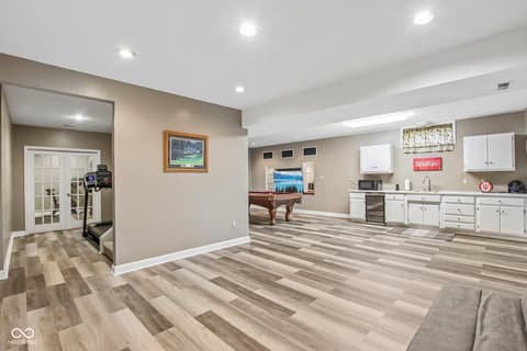 Photo of 152 Derbyshire Drive, Indianapolis, IN