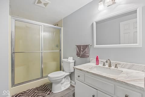 Photo of 152 Derbyshire Drive, Indianapolis, IN