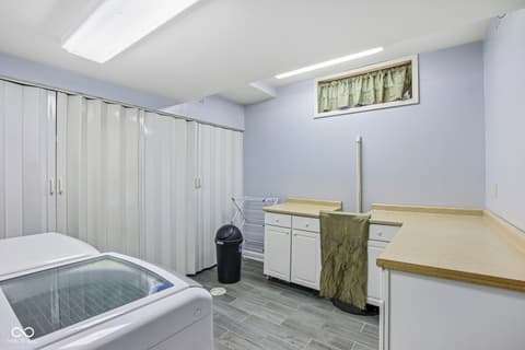 Photo of 152 Derbyshire Drive, Indianapolis, IN