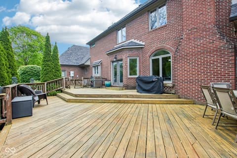 Photo of 152 Derbyshire Drive, Indianapolis, IN