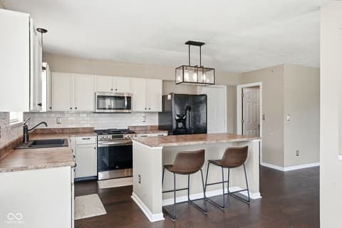 Photo of 987 Gulf Shore Boulevard, Kokomo, IN