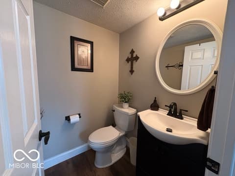 Photo of 1240 Legacy Lane, Indianapolis, IN