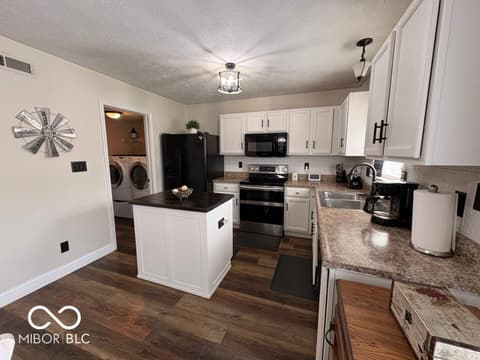 Photo of 1240 Legacy Lane, Indianapolis, IN