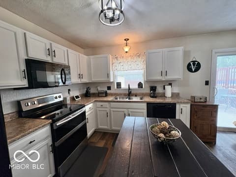 Photo of 1240 Legacy Lane, Indianapolis, IN