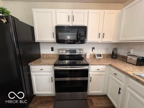 Photo of 1240 Legacy Lane, Indianapolis, IN