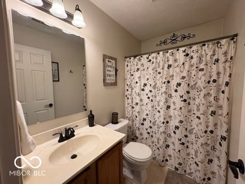 Photo of 1240 Legacy Lane, Indianapolis, IN