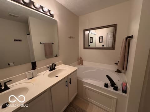 Photo of 1240 Legacy Lane, Indianapolis, IN